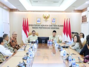 Menteri Agraria dan Tata Ruang/Kepala Badan Pertanahan Nasional (ATR/BPN), Nusron Wahid mengatakan ada 34 ribu pegawai ATR/BPN