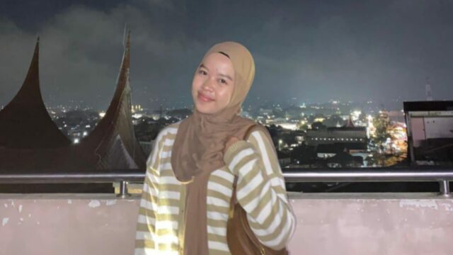 Ungkapan "suara rakyat, suara Tuhan" sering kita dengar untuk menggambarkan demokrasi yang menempatkan rakyat sebagai penguasa tertinggi.