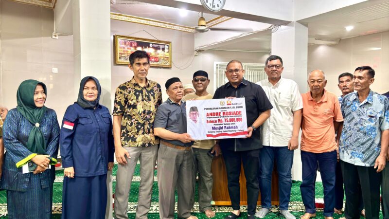 Wakil Ketua Komisi VI DPR RI Andre Rosiade mengunjungi Masjid Rahmah, Jalan Kampung Tanjung, Kelurahan Lubuk Begalung Nan XX, Kecamatan Lubeg