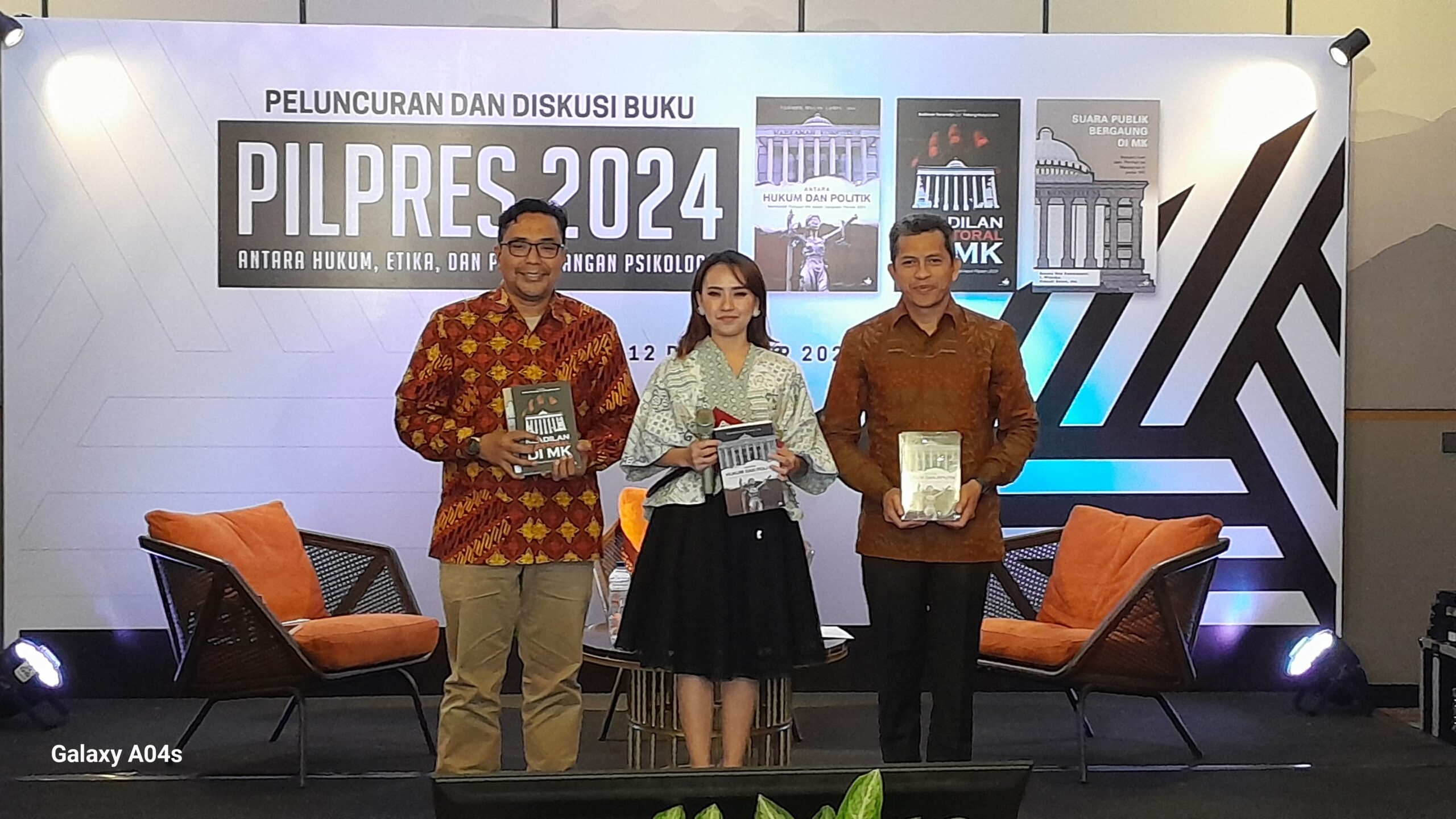 Tim Hukum Ganjar-Mahfud Luncurkan 3 Buku soal Pilpres 2024