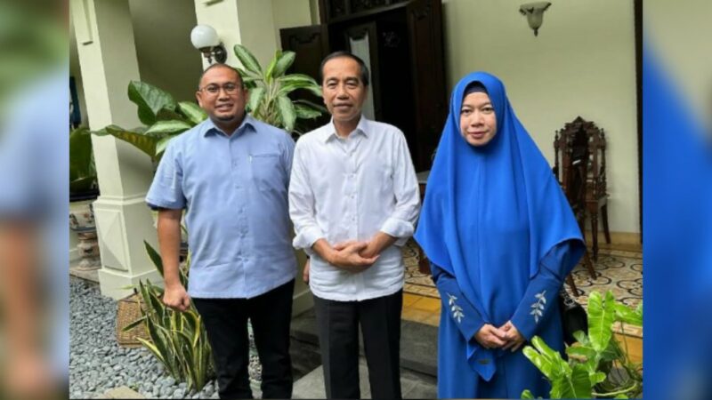 Wakil Ketua Komisi VI DPR RI Andre Rosiade menyempatkan diri mengunjungi Presiden RI ke-7 Jokowi di Solo. Andre ditemani istri Nurul