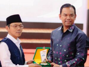 Wamendikdasmen Fajar Riza Ul Haq memberikan kuliah umum di Universitas Muhammadiyah (UM) Sumatera Barat pada Jumat (13/12/2024).