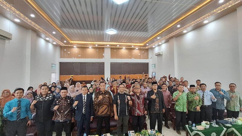 Wakil Menteri Pendidikan Tinggi, Sains dan Teknologi (Wamen Dikti Saintek), Prof Dr Fauzan MPd memberikan kuliah umum di UM Sumatera Barat