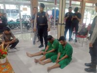 Polresta Padang menetapkan dua dari lima orang yang diamankan sebagai tersangka terkait aksi pencurian dengan kekerasan (curas).