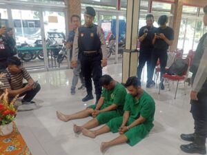 Polresta Padang menetapkan dua dari lima orang yang diamankan sebagai tersangka terkait aksi pencurian dengan kekerasan (curas).