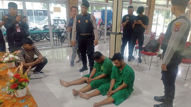 Polresta Padang menetapkan dua dari lima orang yang diamankan sebagai tersangka terkait aksi pencurian dengan kekerasan (curas).