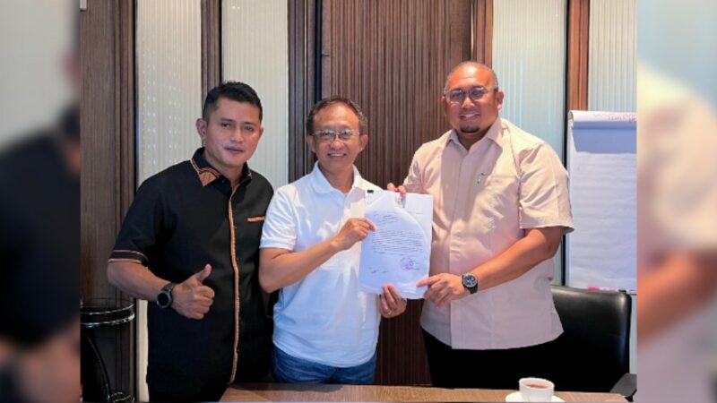 Wakil Ketua Komisi VI DPR RI Andre Rosiade tak henti-hentinya berbuat untuk masyarakat Sumatra Barat (Sumbar). Usai mendampingi Wakil Bupati