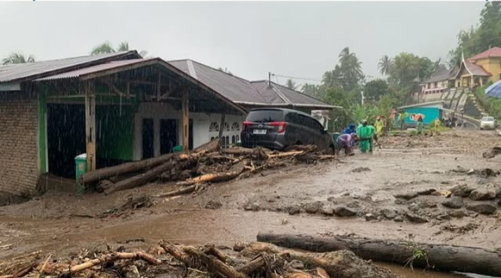 Longsor terjadi Jorong Sigiran, Nagari Tanjung Sani, Kecamatan Tanjung Raya, Kabupaten Agam pada Senin (23/12/2024) sekitar pukul 12.45 WIB.
