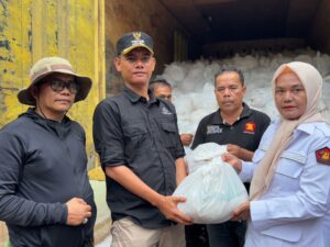 Wakil Ketua Komisi VI DPR RI yang berasal dari Dapil Sumbar, Andre Rosiade bergerak cepat membantu warga korban galodo atau longsor