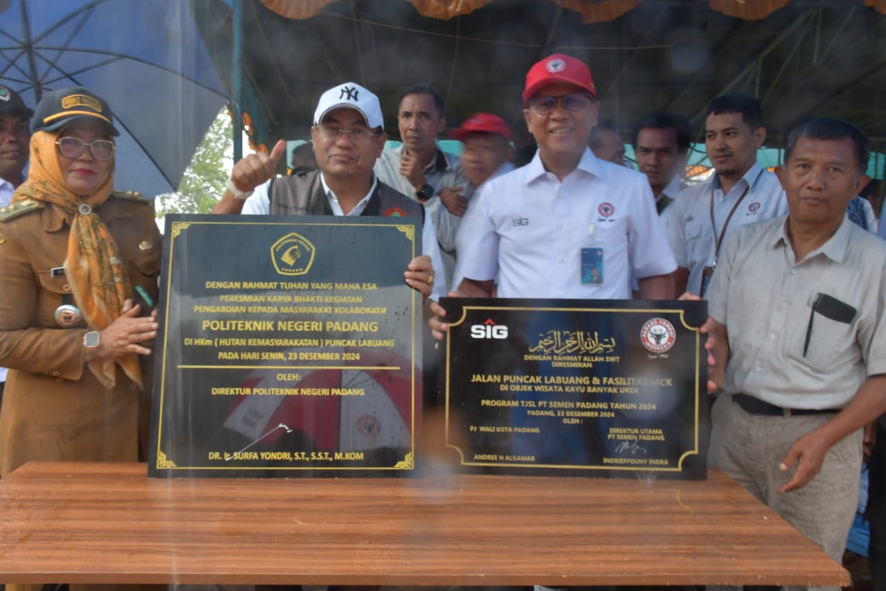 PT Semen Padang Dukung Infrastruktur HKm Puncak Labuang dan MCK Objek Wisata Kayu Banyak Urek