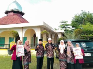 Tim pengabdian dosen Fakultas Agama Islam (FAI) Universitas Muhammadiyah (UM) Sumatera Barat tahun 2024 melakukan pengabdian kepada