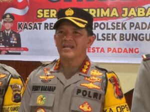 Polresta Padang menggelar Serah Terima Jabatan (Sertijab) kepada sejumlah pejabat polisi di Kota Padang pada Senin (30/12/2024).