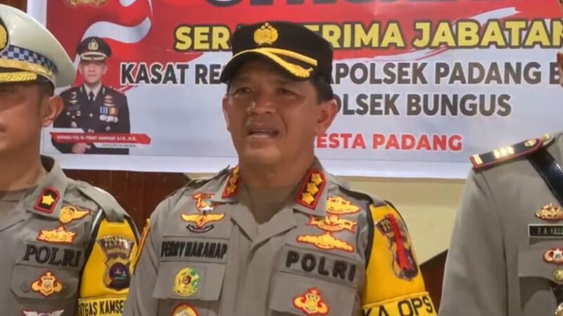 Polresta Padang menggelar Serah Terima Jabatan (Sertijab) kepada sejumlah pejabat polisi di Kota Padang pada Senin (30/12/2024).