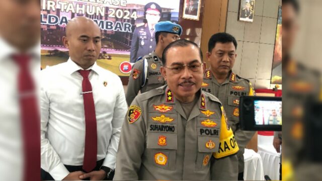 Kapolda Sumbar, Irjen Pol Suharyono memberikan penjelasan soal mutasi Kapolres Solok Selatan AKBP Arief Mukti Surya Adhi Sabhara dengan