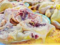 Harga Komoditas Pokok Melambung, Daging Ayam Turun di Pasar Padang Panjang