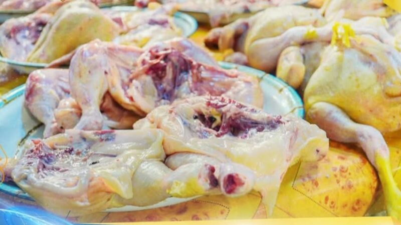 Harga Komoditas Pokok Melambung, Daging Ayam Turun di Pasar Padang Panjang