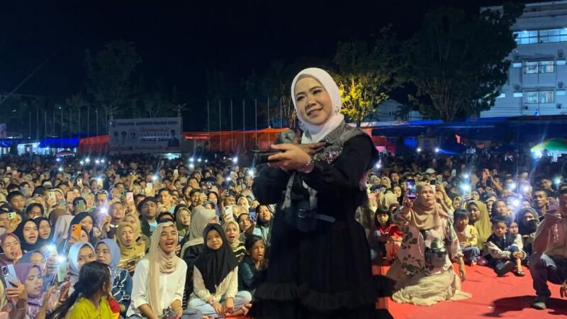 Penyanyi Rayola Pukau Ribuan Penonton di Malam Puncak HUT Pasbar