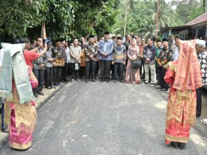 Kunjungi Koto Dalam Barat, Gubernur Mahyeldi Tegaskan Kemajuan Nagari Berarti Kemajuan Sumbar