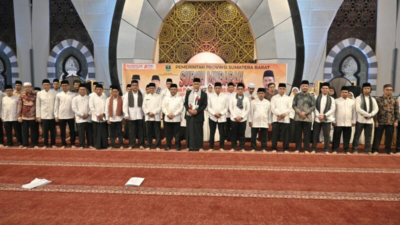 Gubernur Sumbar Kukuhkan Pengurus Masjid Raya Syech Ahmad Khatib Al Minangkabawi Periode 2024-2027