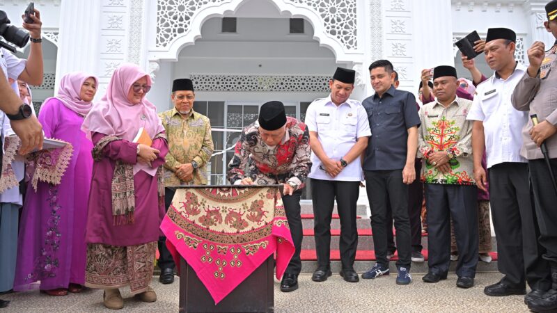 Gubernur Mahyeldi Resmikan Masjid SMAN 1 Sumbar