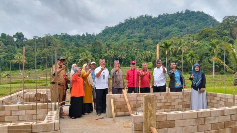 Bedah Rumah Warga dari Sepablock, PT Semen Padang Komit Kurangi Rumah Tangga Miskin di Padang