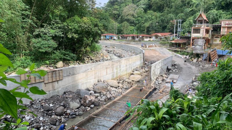 Perbaikan jalan Lubuk Mata Kucing di Padang Panjang kembali dilanjutkan rekanan PT Amar Permata Indonesia. Sebelum diketahui,