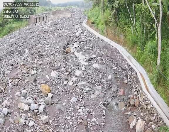 Pemkab Tanah Datar terus melakukan pemantauan di empat sungai yang berhulu langsung dari Gunung Marapi. Pemantauan ini dilakukan karena