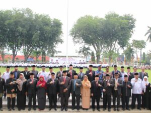 Satuan Kerja Kementerian Agama di Sumatra Barat menggelar upacara bendera di Lapangan Kantor Gubernur Sumbar dalam rangka memperingati HAB