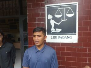 LBH Padang menyoroti proses pencabutan terhadap 28 izin perusahaan. Terdiri dari 22 izin berusaha pemanfaatan hutan (PBPH) hutan alam