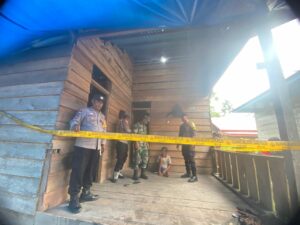 Seorang remaja berusia 19 tahun ditemukan meninggal gantung diri di kamarnya di Dusun Sirokdak, Desa Muara Siberut, Kepulauan Mentawai