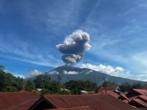 Gunung Marapi di Sumatra Barat (Sumbar) kembali mengalami erupsi pada Sabtu (8/2/2025) pukul 04.30 WIB. Dilansir dari situs Magma Indonesia
