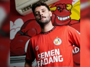 Semen Padang FC mulai memperkenalkan pemain asing baru untuk memperkuat tim guna mengarungi putaran kedua BRI Liga 1 musim 2024/2025.