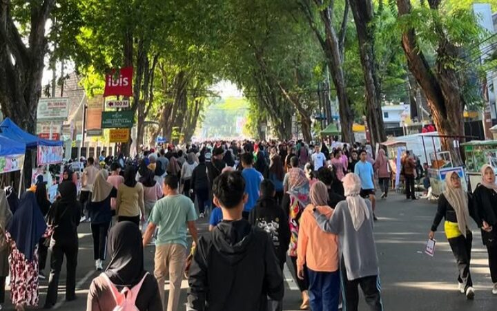 Dinas Pemuda dan Olahraga (Dispora) Sumbar memperpanjang rute Hari Bebas Kendaraan Bermotor (HBKB) atau Car Free Day (CFD) menjadi 2,5