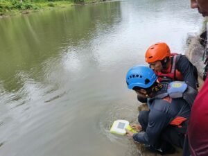 Pencarian dua korban hanyut terbawa arus sungai di Kampung Pasir Lawas, Nagari Kambang Utara, Kecamatan Lengayang, Kabupaten Pesisir Selatan,