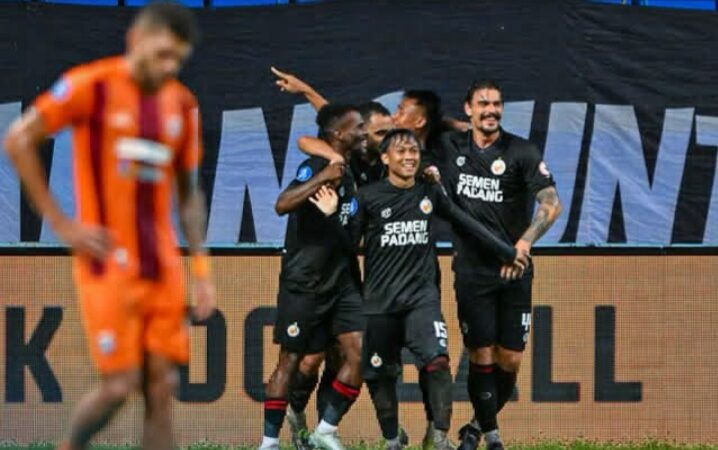Sempat tertinggal 1-0 dari Borneo FC pada babak pertama putaran kedua Liga 1 BRI Indonesia, Semen Padang FC balas skor jadi 1-3.