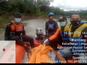 Dua korban hanyut di Batang Kambang, Kecamatan Lengayang, Kabupaten Pesisir Selatan ditemukan dalam kondisi meninggal dunia pada