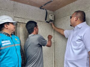 Sekda Kabupaten Solok, Medison mengungkapkan bahwa masih ada lebih dari 1.300 keluarga di daerah itu yang belum menikmati listrik.