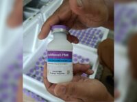 Dinas Peternakan dan Kesehatan Hewan (DLKH) Sumbar menargetkan vaksinasi untuk Penyakit Mulut dan Kuku (PMK) pada hewan sebesar 20 ribu dosis