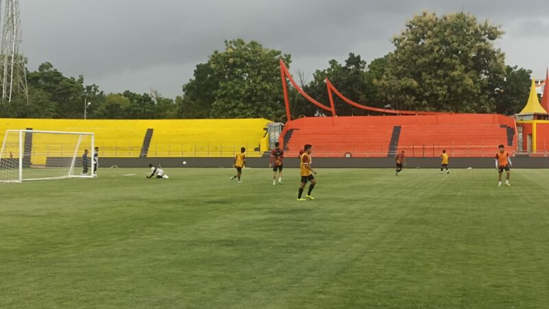 Semen Padang FC menggelar latihan jelang pertandingan menghadapi tamunya, Bali United, yang dijadwalkan pada 20 Januari 2024 mendatang