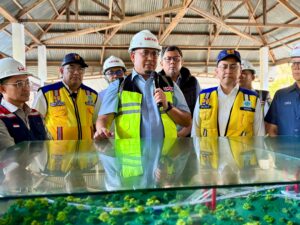 Wakil Ketua Komisi VI DPR RI Andre Rosiade mengatakan bahwa pemerintah pusat berencana membangun dua fly over di Kota Padang.