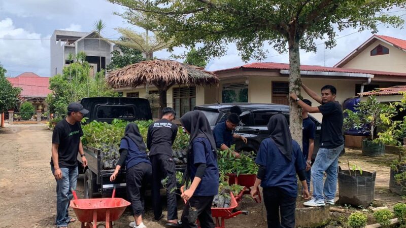 Peringati Hari Gerakan Menanam Sejuta Pohon Sedunia, Unit Kegiatan Mahasiswa (UKM) Exotica Fakultas Kehutanan UM Sumatera Barat