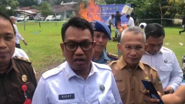 BNNP Sumbar berhasil mengagalkan pengiriman 53 paket besar dan satu paket kecil ganja. Paket ganja tersebut berasal dari Penyabungan