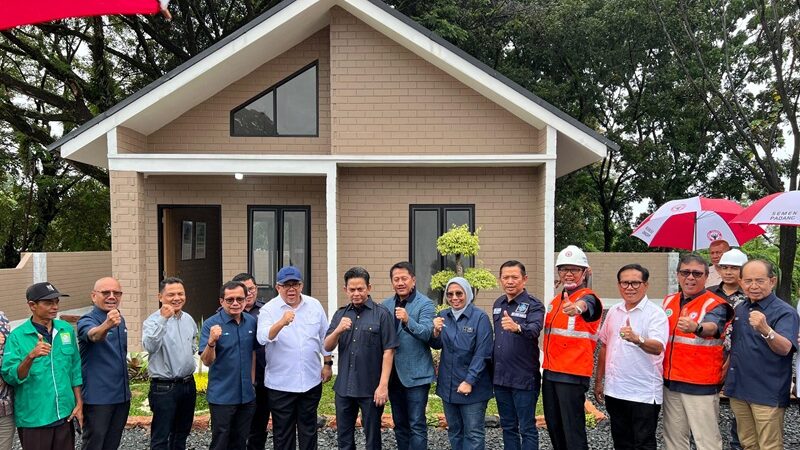 Program 3 Juta Rumah, Wamen PKP Kunjungi Rumah Contoh Bata Interlock Presisi PT Semen Padang