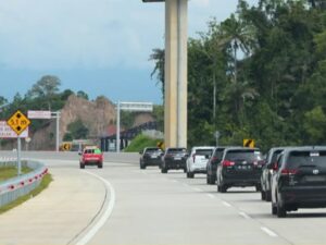 Jalan Tol Pekanbaru-Padang seksi Padang-Sicincin sepanjang 36,6 Km yang menjadi jalan tol pertama di Sumatra Barat (Sumbar)