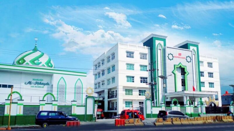 Universitas Muhammadiyah (UM) Sumatera Barat merupakan salah satu kampus swasta tertua di Sumbar yang berdiri pada 18 November 1955.