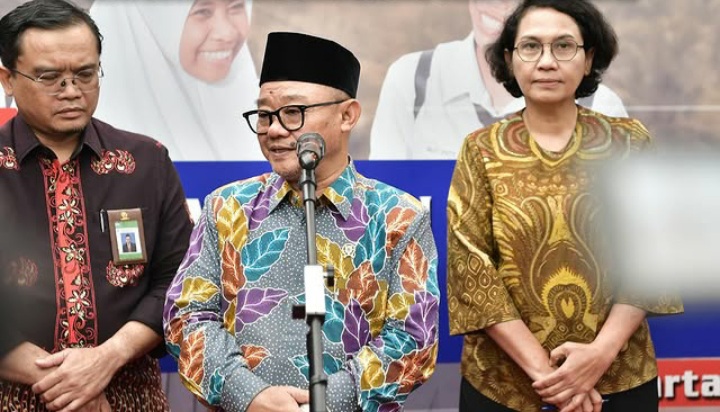 PPDB kini berganti menjadi Sistem Penerimaan Murid Baru (SPMB). Menteri Pendidikan Dasar dan Menengah (Mendikdasmen), Abdul Mu'ti pun