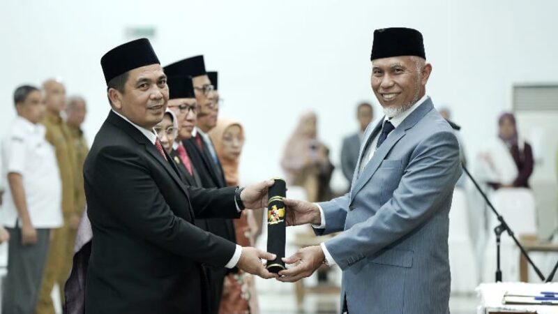 Mahyeldi Lantik 6 Pejabat Baru Pemprov Sumbar, Ahmad Zakri Jadi Asisten 1