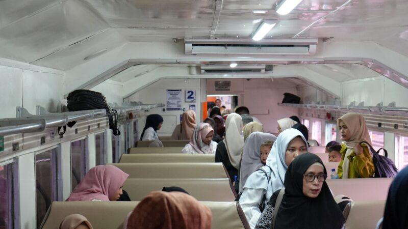 KAI Divre Sumbar Ajak 36 Anak Panti Pasuhan Naik Kereta Api Gratis