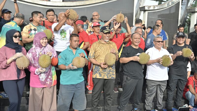 Pemprov Sumbar Gelar Makan Basamo 15.000 Durian Gratis di Car Free Day