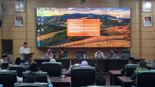 Hari Pertama Berkantor, Wawako Padang Pimpin Rapat Bersama OPD Bahas Target 100 Hari Kerja